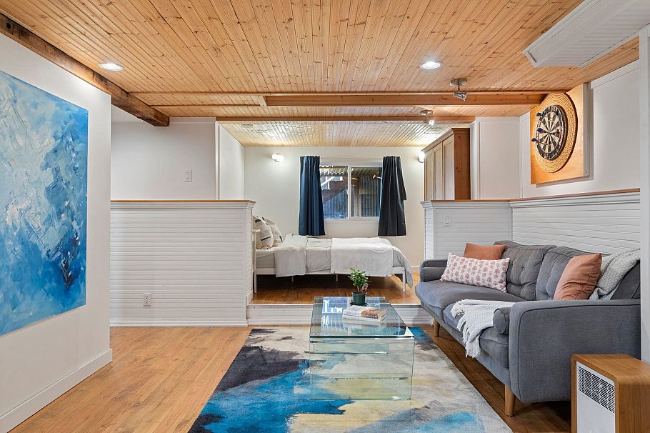 261 E 4th Street North Vancouver, BC - 24