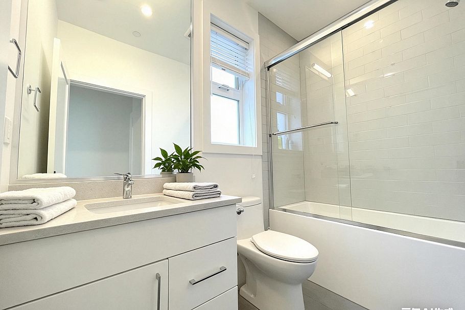 1633 SE Marine Drive Vancouver, BC - 15