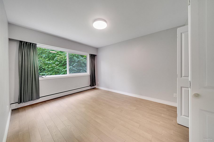 4366 Gilpin Crescent Burnaby, BC - 16