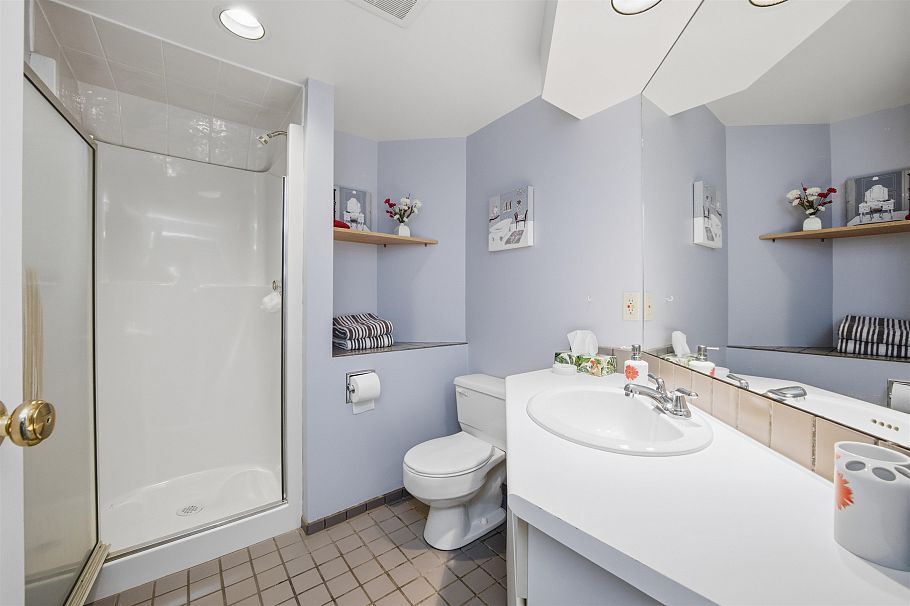 2865 W 30th Avenue Vancouver, BC - 25