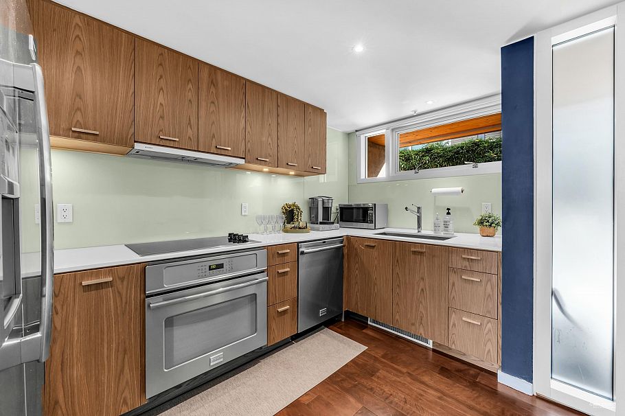 2 850 W 8th Avenue Vancouver, BC - 4