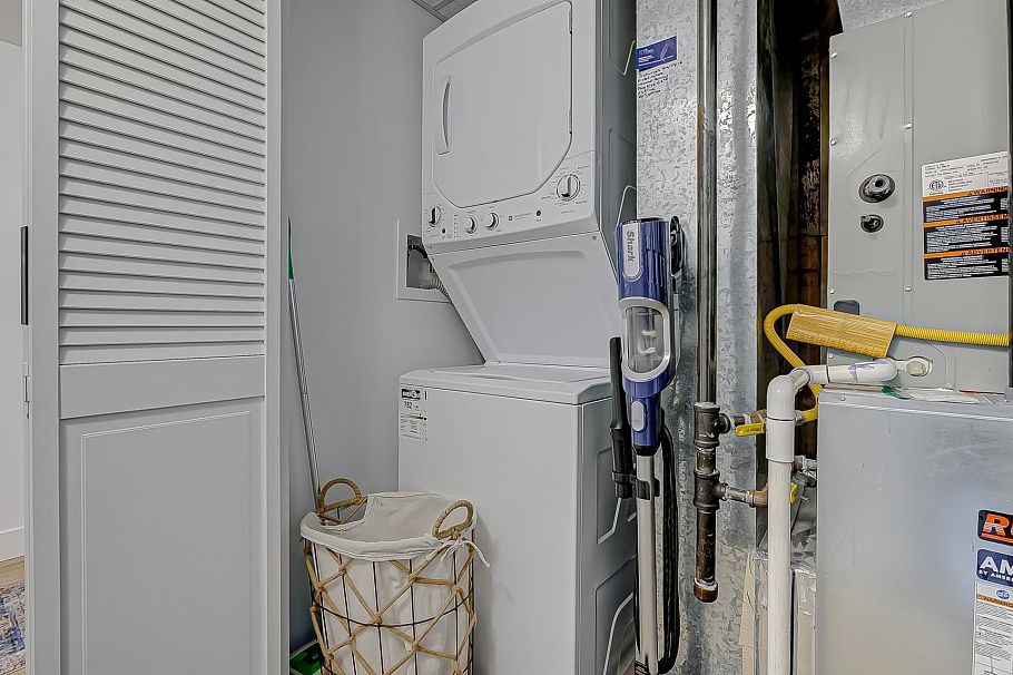 2836 Violet Street North Vancouver, BC - 12