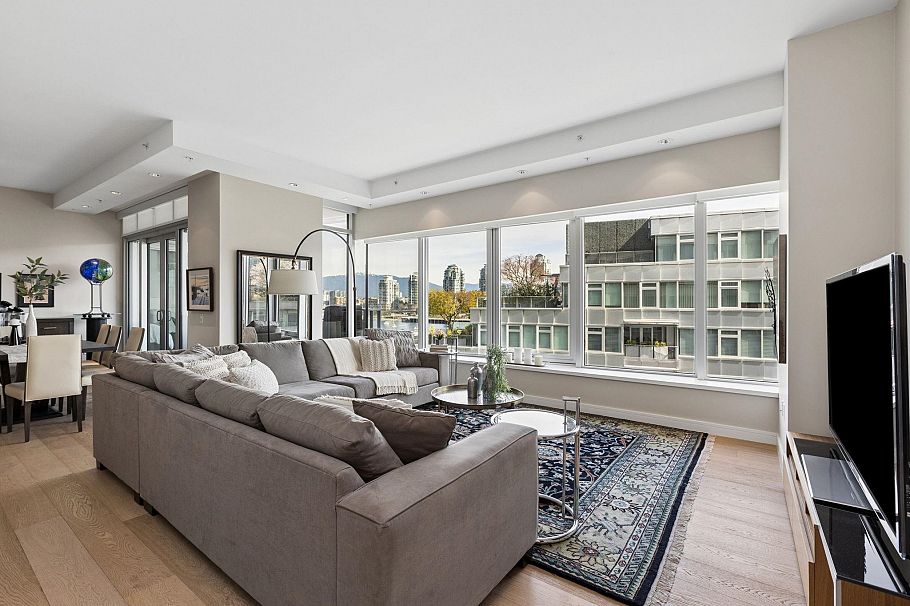 603 181 Athletes Way Vancouver, BC - 3