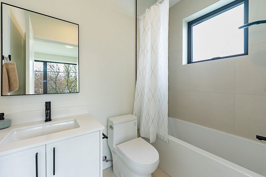 858 W 64th Avenue Vancouver, BC - 21