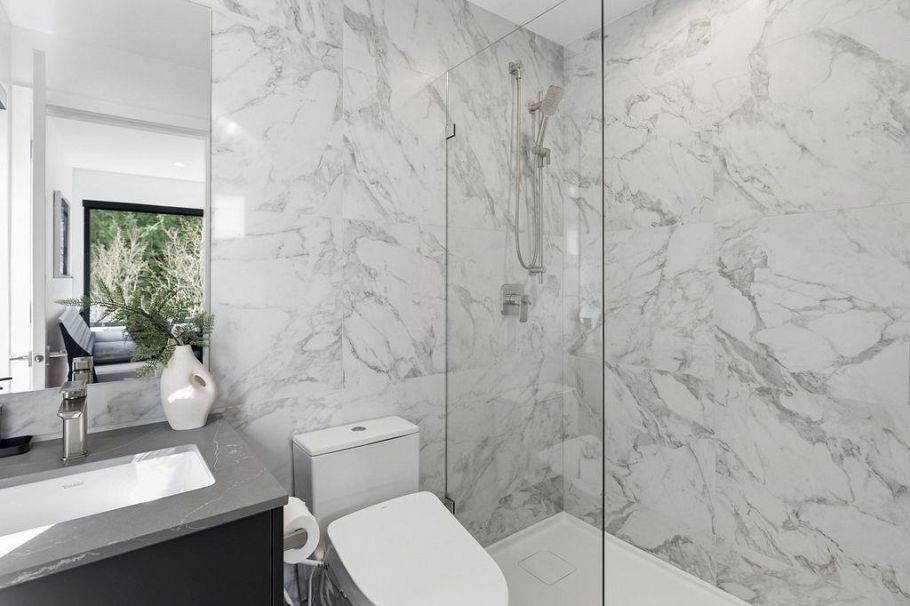 1200 Bedford Court North Vancouver, BC - 30