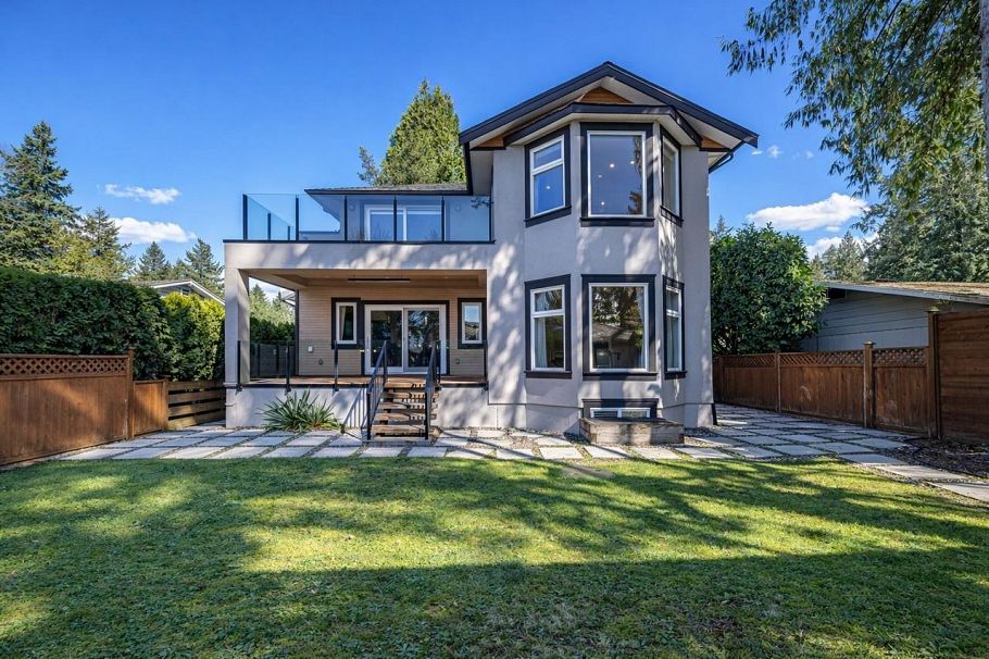 839 W 20th Street North Vancouver, BC - 1