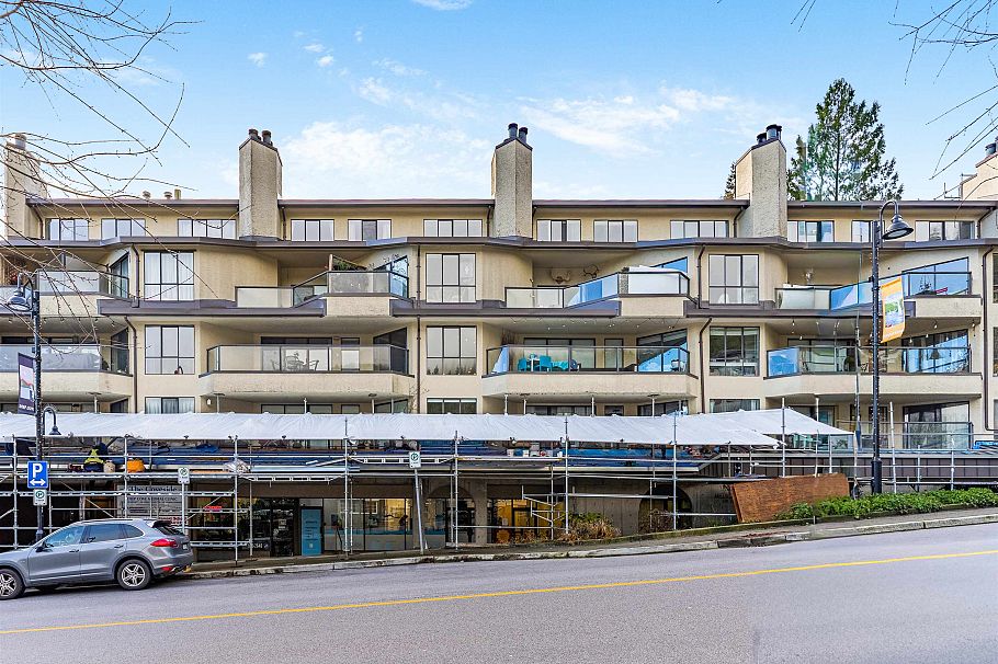203 4323 Gallant Avenue North Vancouver, BC - 32
