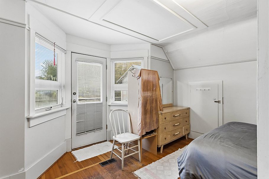 2582 W 6th Avenue Vancouver, BC - 28