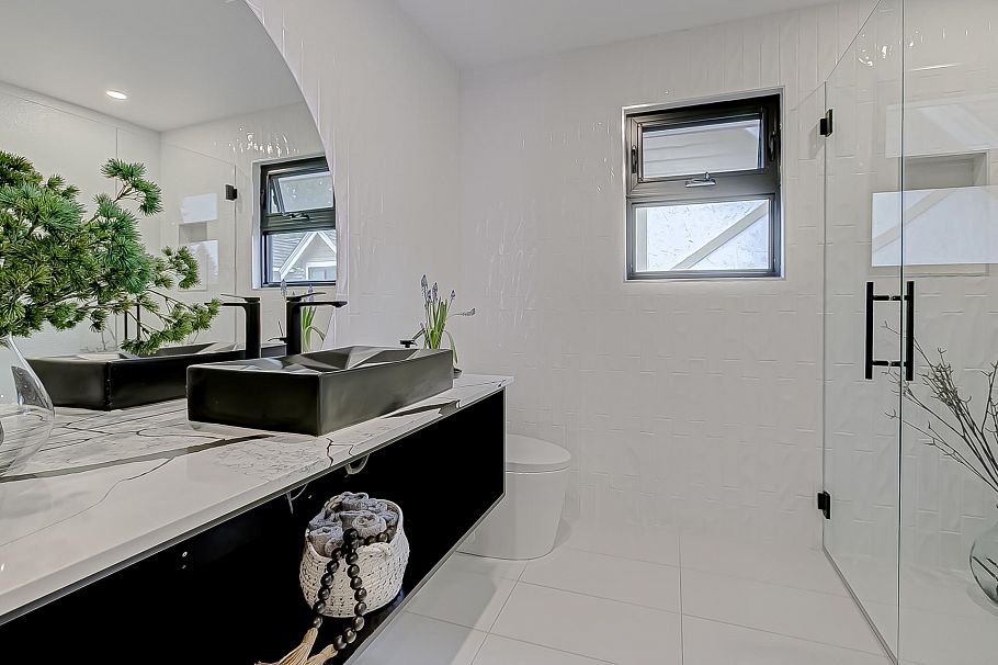 2836 Violet Street North Vancouver, BC - 26