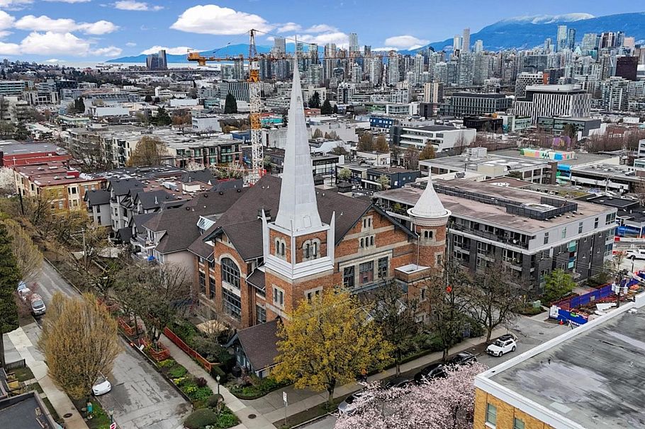 303 2525 Quebec Street Vancouver, BC - 25