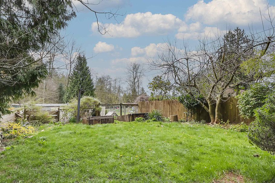 229 W 22nd Street North Vancouver, BC - 26