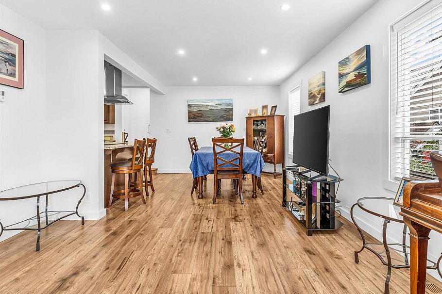 227 W 5th Street North Vancouver, BC - 3