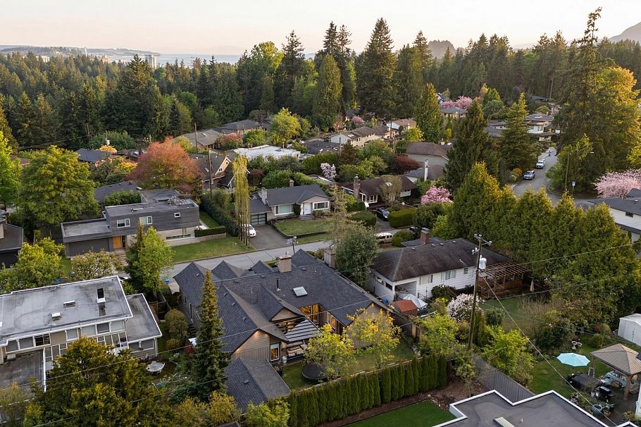 2752 Newmarket Drive North Vancouver, BC - 39