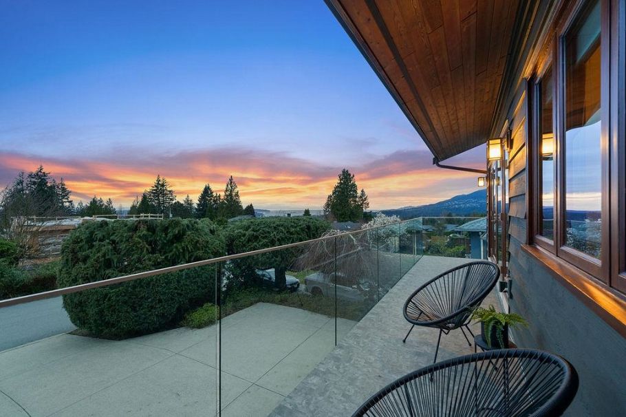 124 Carisbrooke Crescent North Vancouver, BC - 21