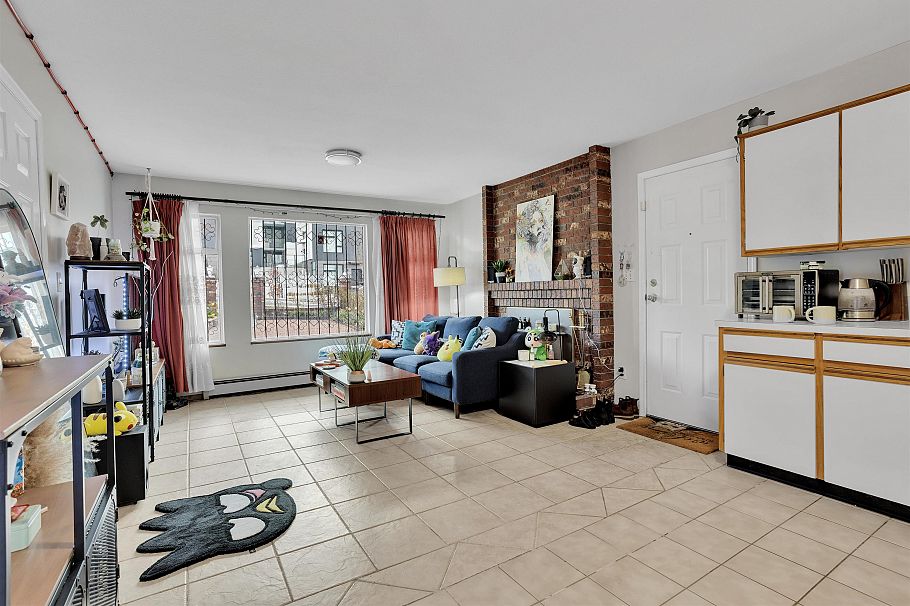 3240 Clive Avenue Vancouver, BC - 24