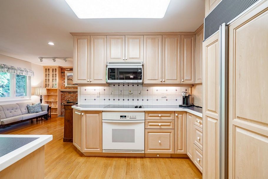 4651 Valley Road North Vancouver, BC - 16