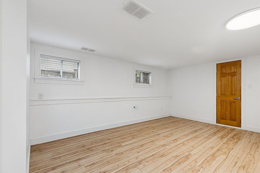 1425 William Avenue North Vancouver, BC - 33