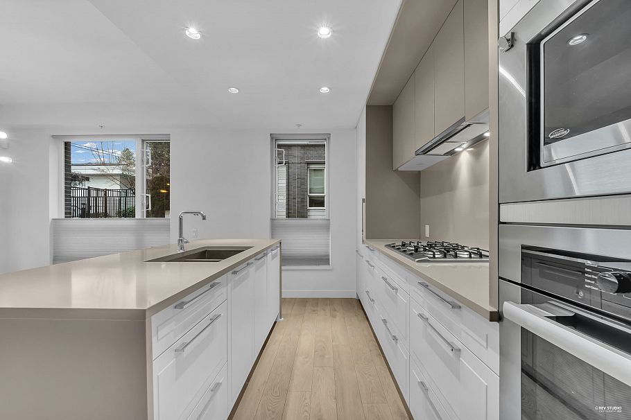 109 6677 Cambie Street Vancouver, BC - 1