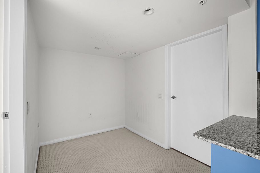 1404 188 E Esplanade North Vancouver, BC - 11