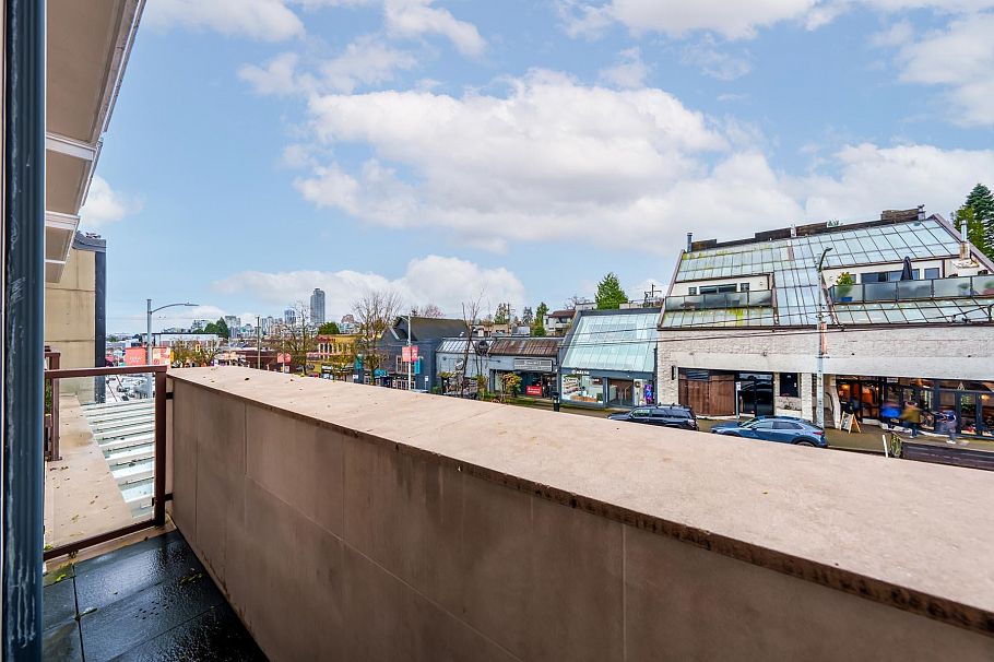 205 2035 W 4th Avenue Vancouver, BC - 2