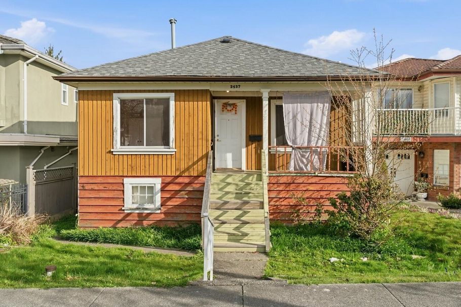 2437 E 22nd Avenue Vancouver, BC - 1