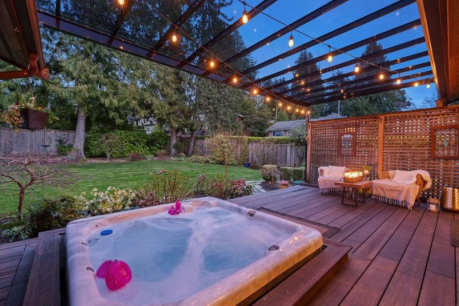 124 Carisbrooke Crescent North Vancouver, BC - 34