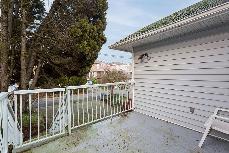 729 W 62nd Avenue Vancouver, BC - 28