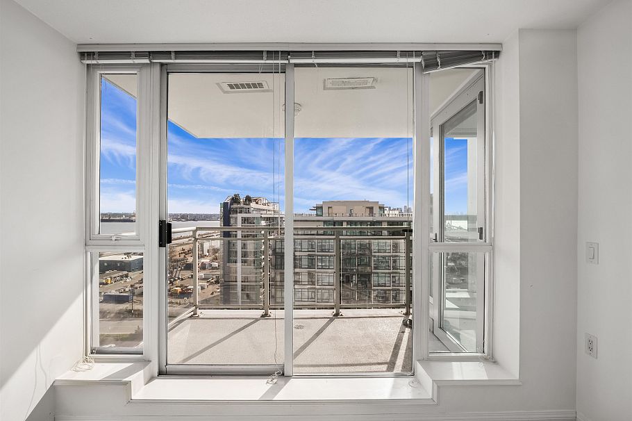 1404 188 E Esplanade North Vancouver, BC - 19