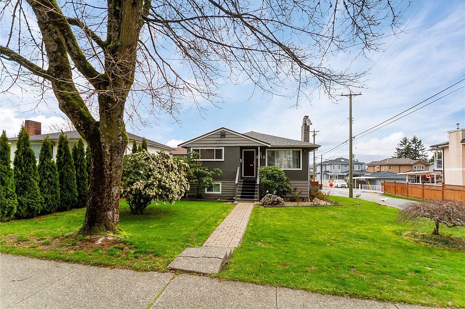 3713 Kincaid Street Burnaby, BC - 1