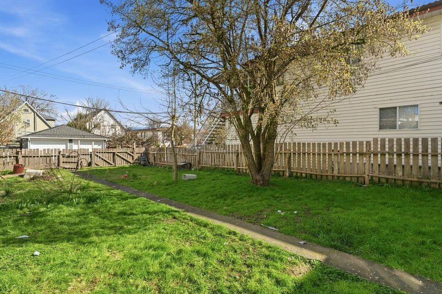 2437 E 22nd Avenue Vancouver, BC - 21