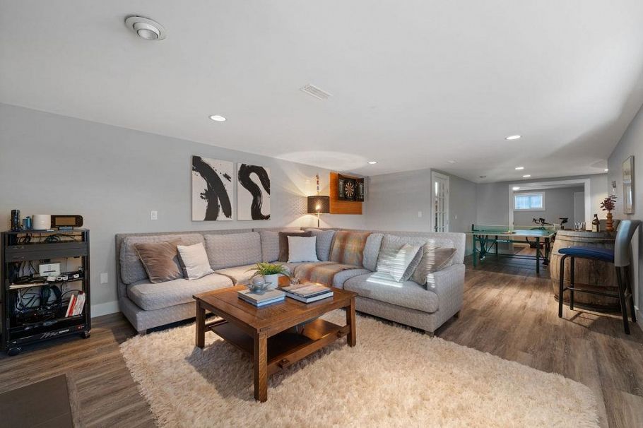 124 Carisbrooke Crescent North Vancouver, BC - 29