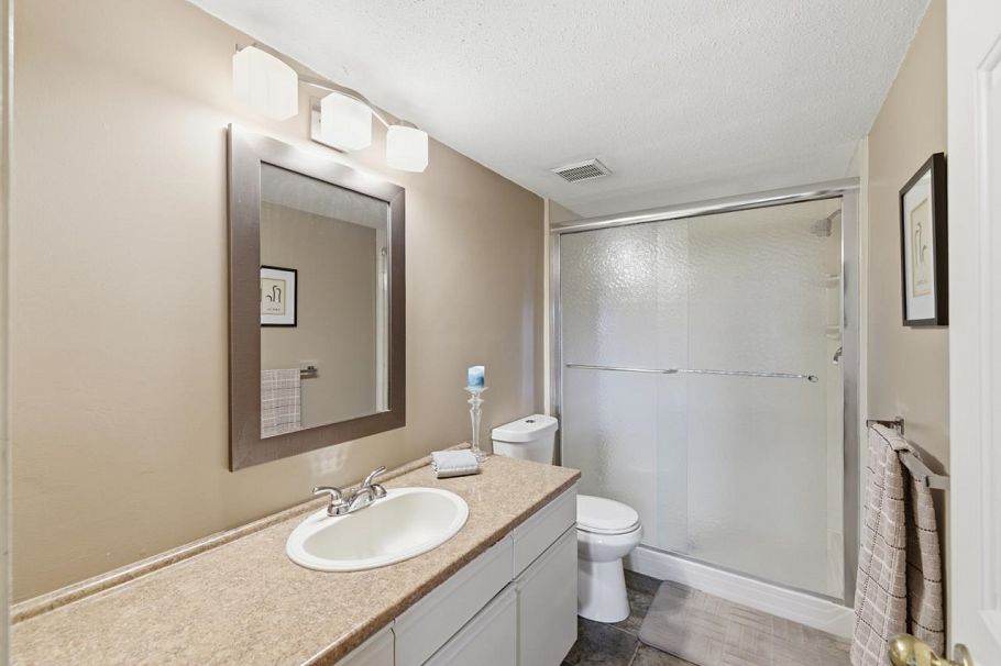 906 Roche Point Drive North Vancouver, BC - 24