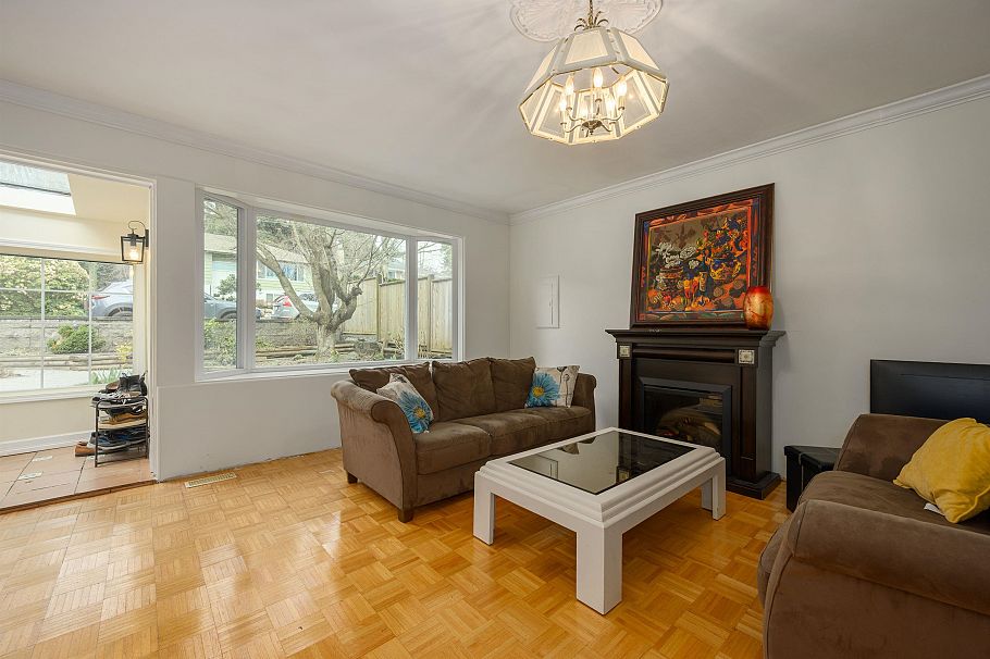 1355 Frederick Road North Vancouver, BC - 3