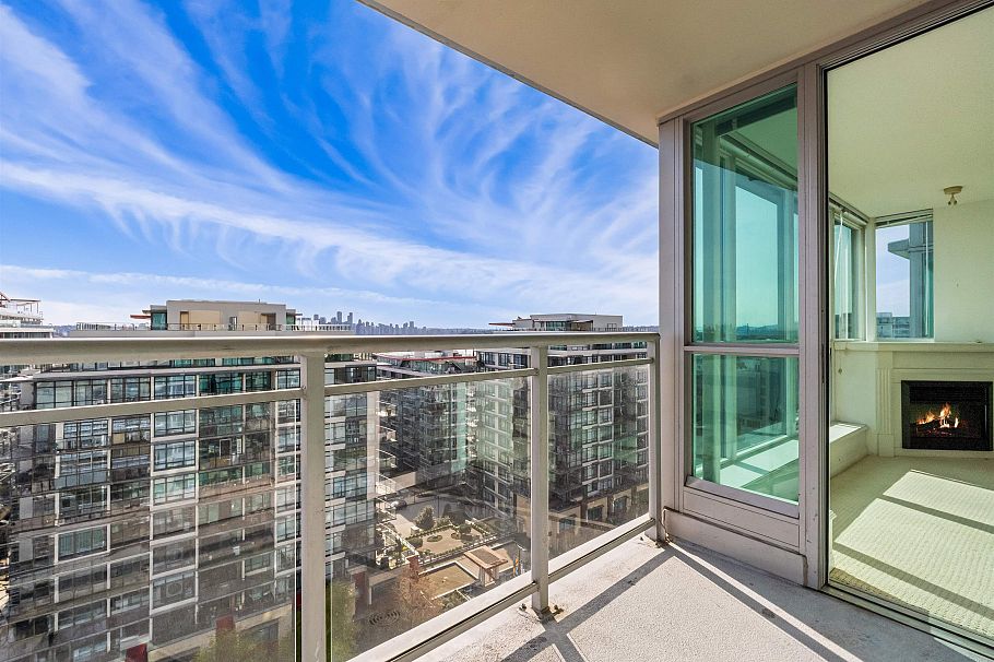 1404 188 E Esplanade North Vancouver, BC - 2