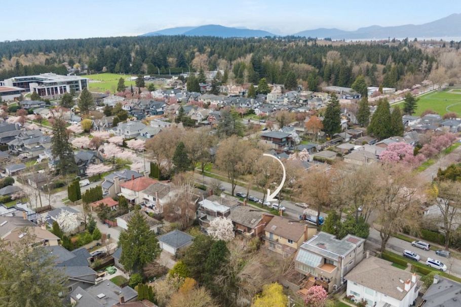 3958 W 29th Avenue Vancouver, BC - 2