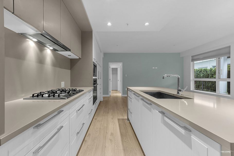 109 6677 Cambie Street Vancouver, BC - 3