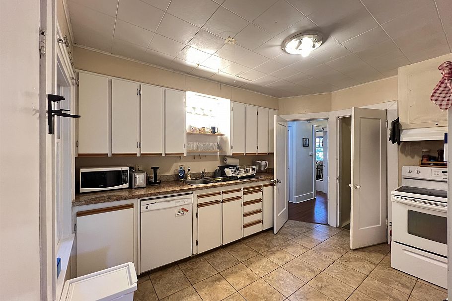 2080 W 33rd Avenue Vancouver, BC - 14