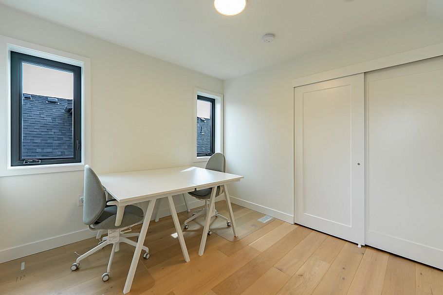 858 W 64th Avenue Vancouver, BC - 34