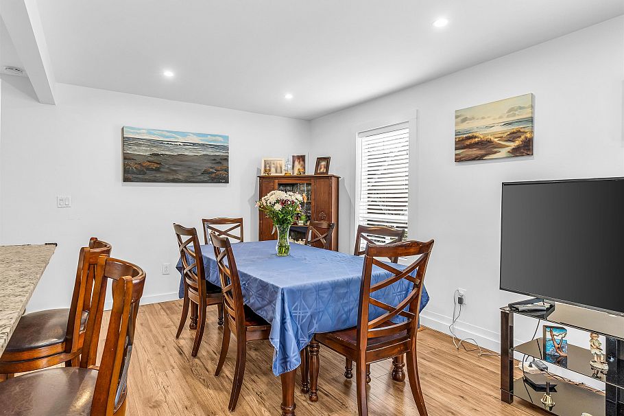 227 W 5th Street North Vancouver, BC - 8