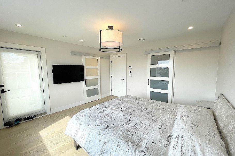 1633 SE Marine Drive Vancouver, BC - 17