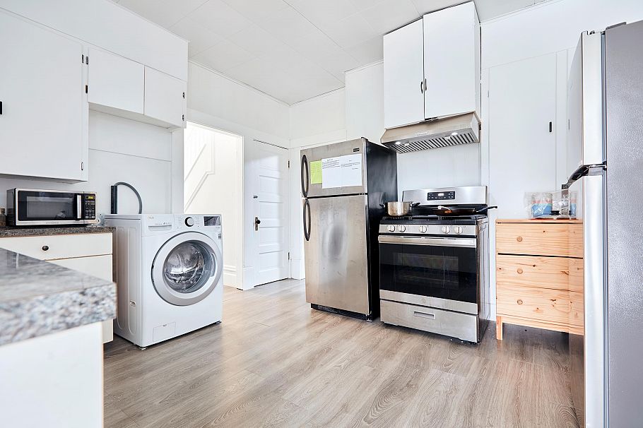 1440 E 1st Avenue Vancouver, BC - 9