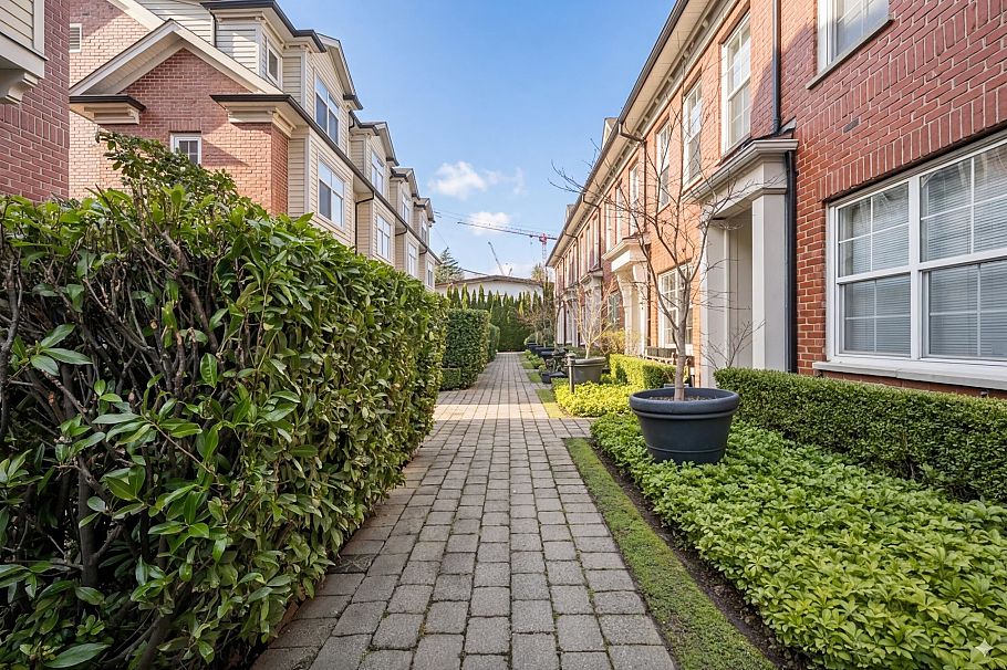 755 W 42 Avenue Vancouver, BC - 18