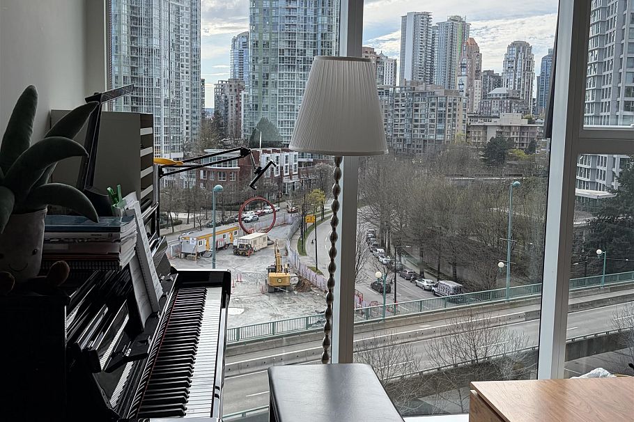 886 87 Nelson Street Vancouver, BC - 10