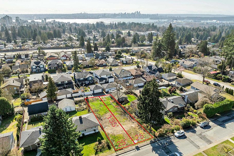 243 W 27th Street North Vancouver, BC - 10