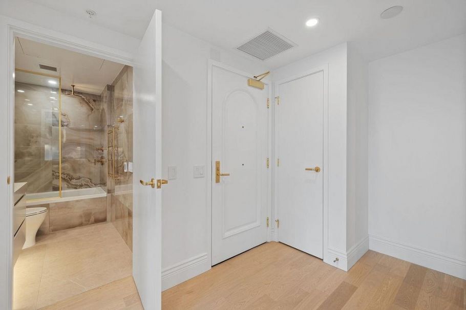 307 2096 W 47th Avenue Vancouver, BC - 4