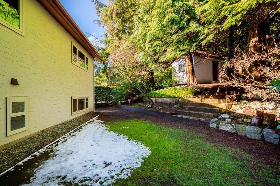4651 Valley Road North Vancouver, BC - 36