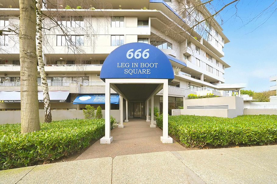 533 666 Leg In Boot Square Vancouver, BC - 38