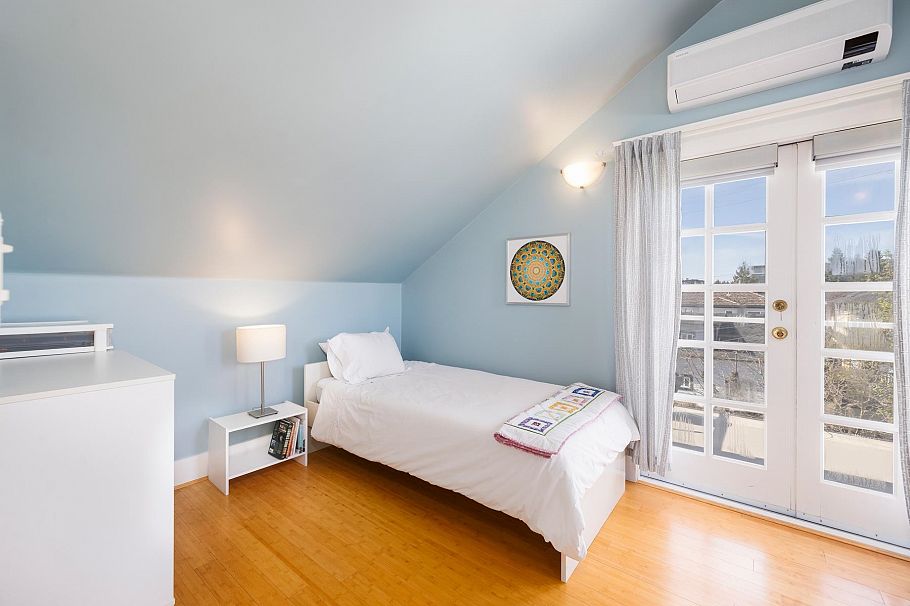 4491 Harriet Street Vancouver, BC - 4