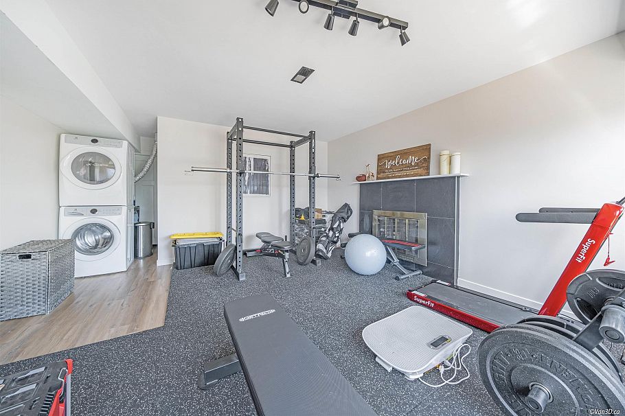 2131 Fraserview Drive Vancouver, BC - 16