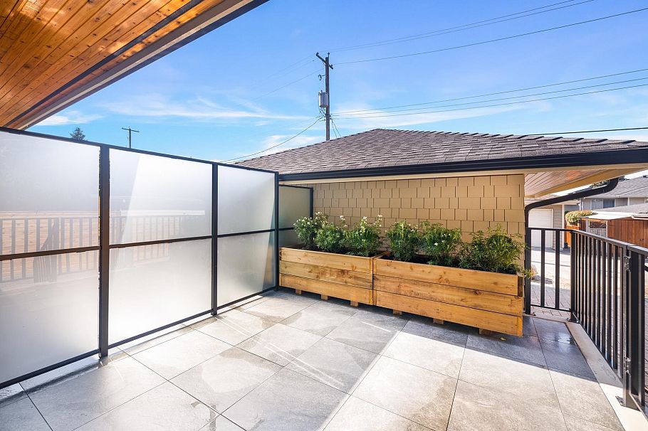 261 W 6th Street North Vancouver, BC - 6